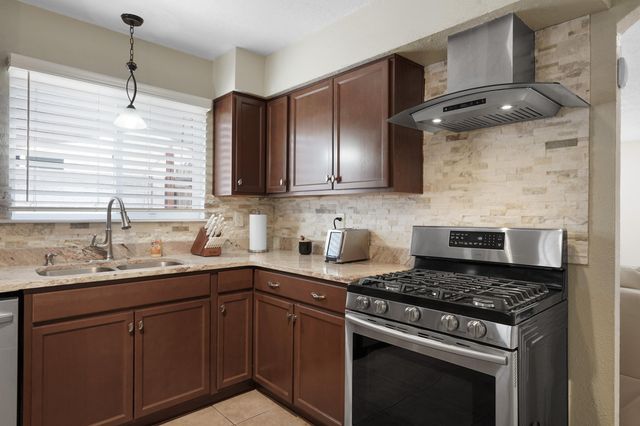 241 Shirley Street NE, Albuquerque, NM 87123