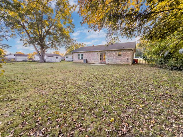 306 N Bentley Street, Morrilton, AR 72110