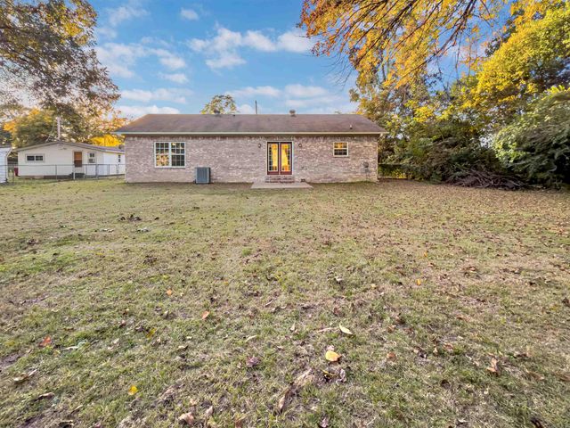 306 N Bentley Street, Morrilton, AR 72110