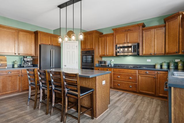 3 Birchwood Court, Lake In The Hills, IL 60156