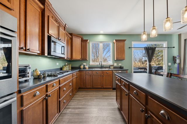 3 Birchwood Court, Lake In The Hills, IL 60156