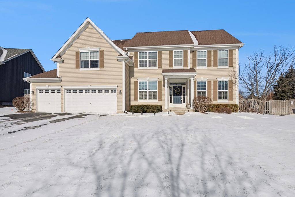 3 Birchwood Court, Lake In The Hills, IL 60156