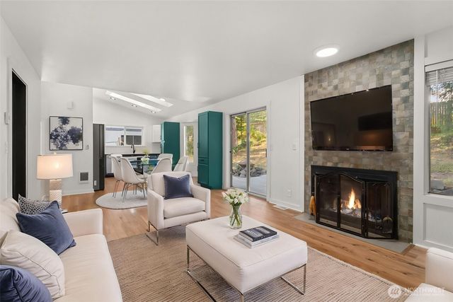 4840 N Island Drive E, Bonney Lake, WA 98391