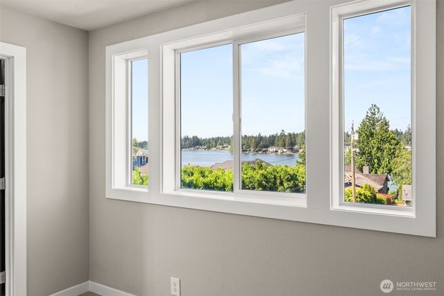 4840 N Island Drive E, Bonney Lake, WA 98391