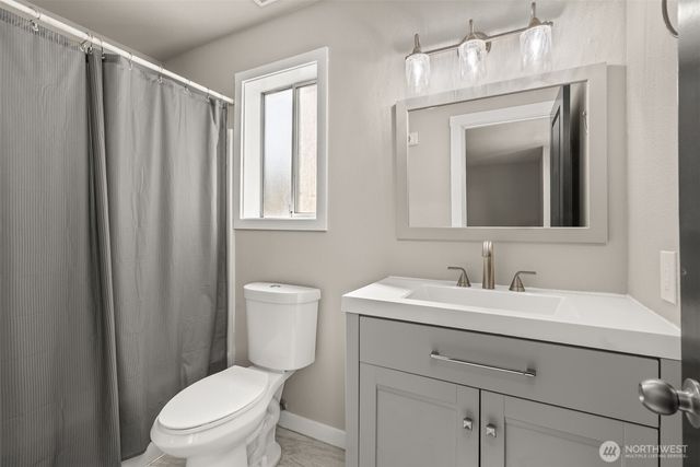 4840 N Island Drive E, Bonney Lake, WA 98391