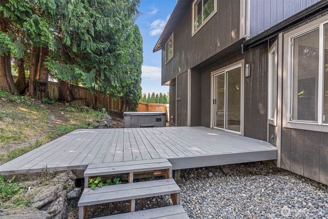 4840 N Island Drive E, Bonney Lake, WA 98391