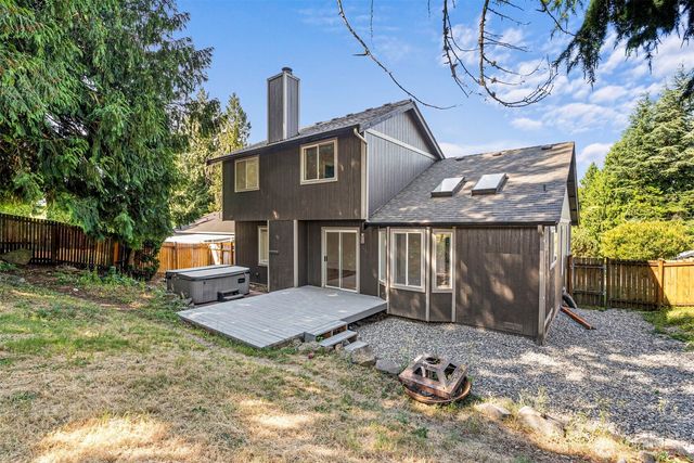 4840 N Island Drive E, Bonney Lake, WA 98391