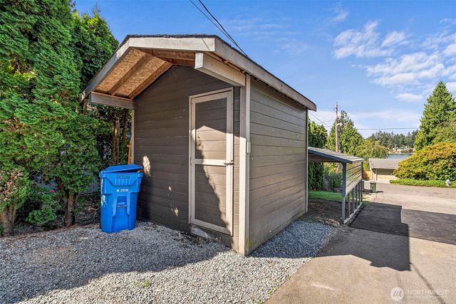 4840 N Island Drive E, Bonney Lake, WA 98391