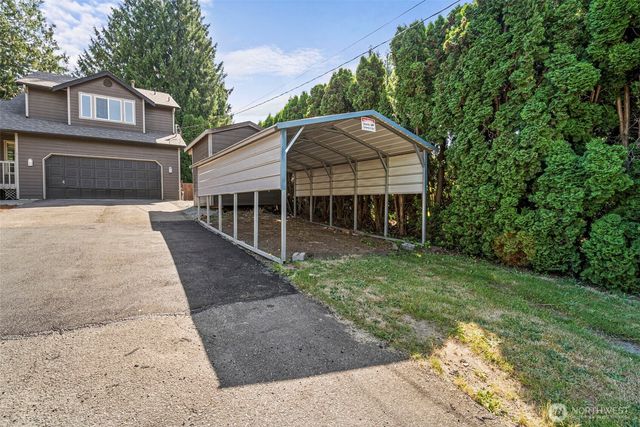 4840 N Island Drive E, Bonney Lake, WA 98391