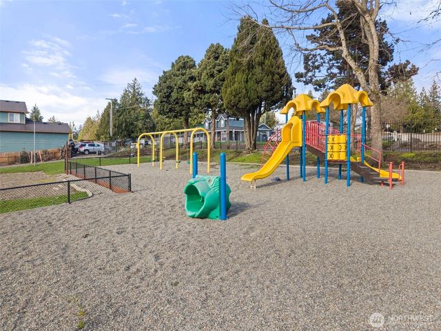4840 N Island Drive E, Bonney Lake, WA 98391
