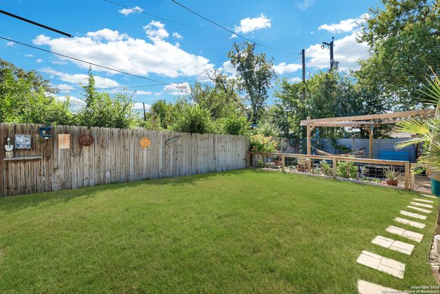 1026 W Lynwood, San Antonio, TX 78201