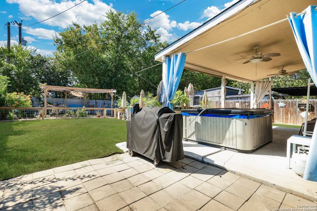 1026 W Lynwood, San Antonio, TX 78201