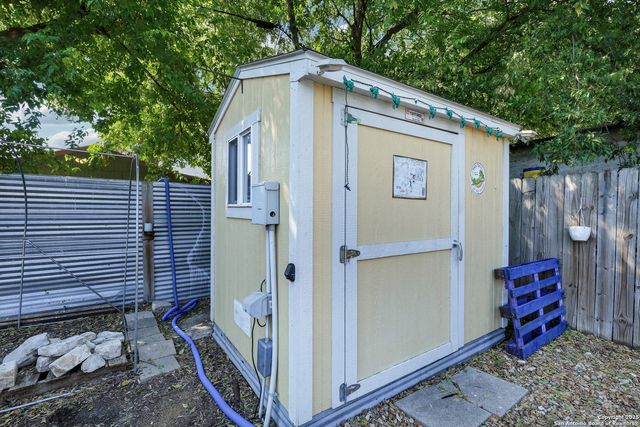 1026 W Lynwood, San Antonio, TX 78201