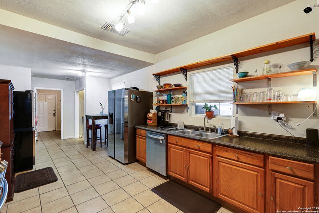 1026 W Lynwood, San Antonio, TX 78201