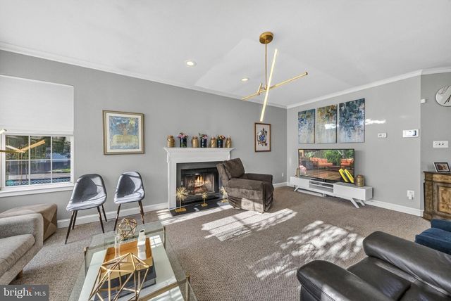 2 STONEHEDGE DR, East Windsor, NJ 08520