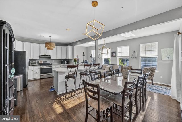 2 STONEHEDGE DR, East Windsor, NJ 08520