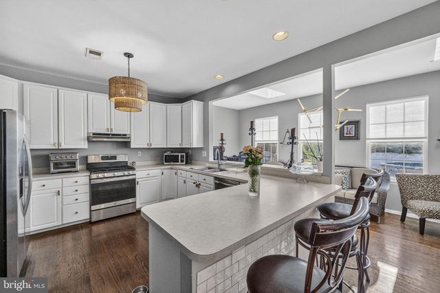 2 STONEHEDGE DR, East Windsor, NJ 08520