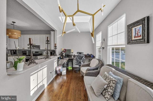 2 STONEHEDGE DR, East Windsor, NJ 08520