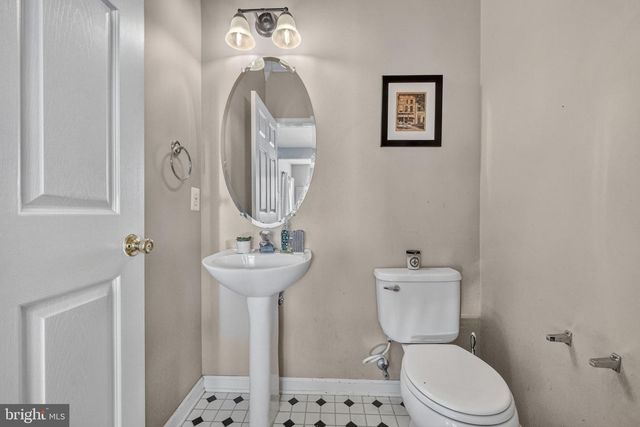 2 STONEHEDGE DR, East Windsor, NJ 08520