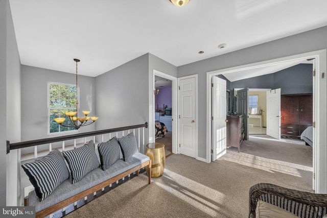 2 STONEHEDGE DR, East Windsor, NJ 08520