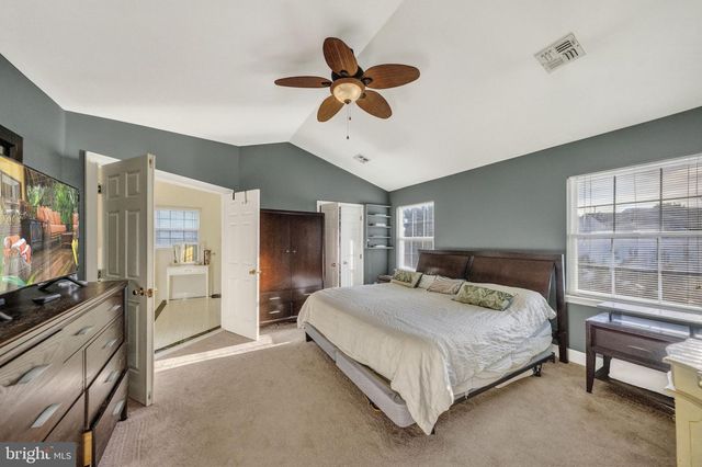 2 STONEHEDGE DR, East Windsor, NJ 08520