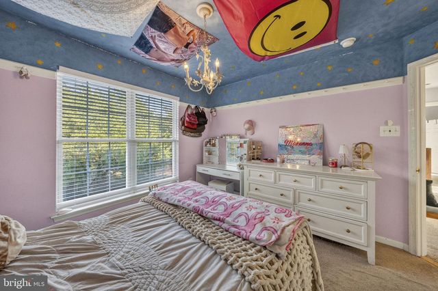 2 STONEHEDGE DR, East Windsor, NJ 08520