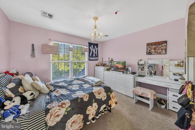 2 STONEHEDGE DR, East Windsor, NJ 08520