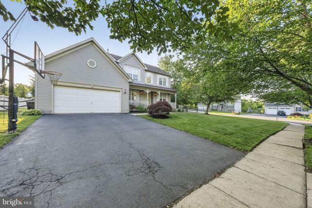 2 STONEHEDGE DR, East Windsor, NJ 08520
