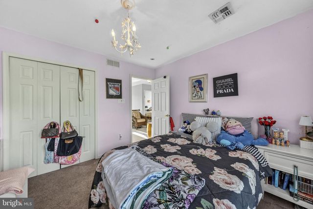 2 STONEHEDGE DR, East Windsor, NJ 08520