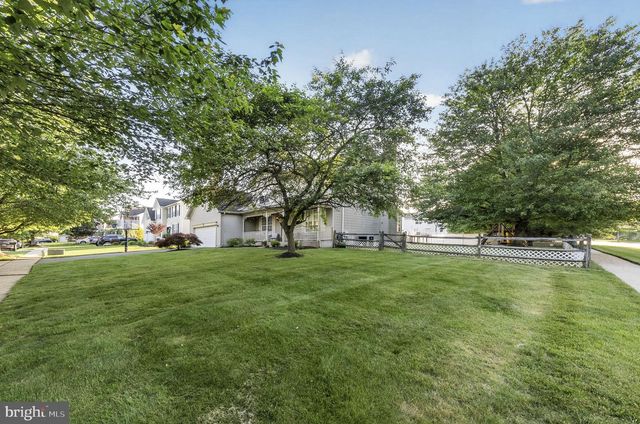 2 STONEHEDGE DR, East Windsor, NJ 08520