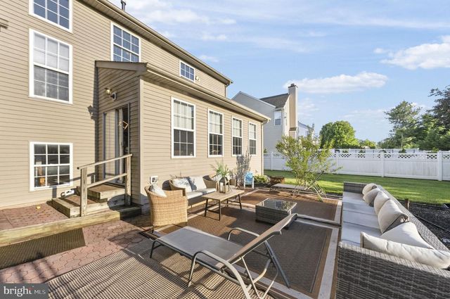 2 STONEHEDGE DR, East Windsor, NJ 08520