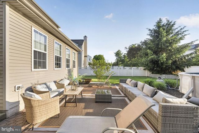 2 STONEHEDGE DR, East Windsor, NJ 08520