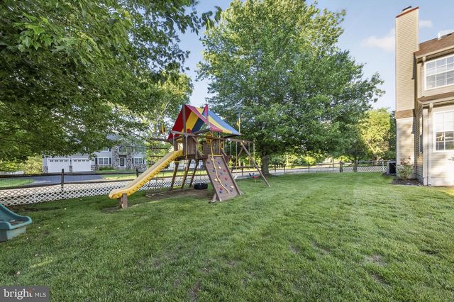 2 STONEHEDGE DR, East Windsor, NJ 08520