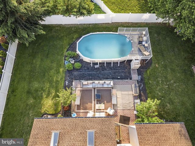 2 STONEHEDGE DR, East Windsor, NJ 08520