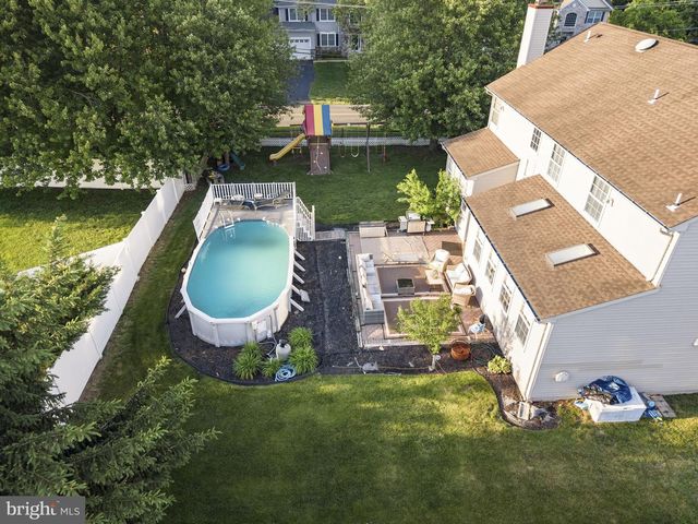 2 STONEHEDGE DR, East Windsor, NJ 08520