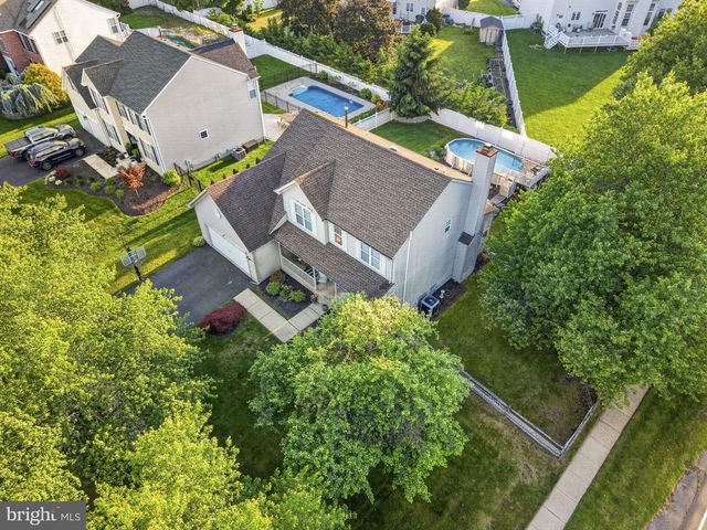 2 STONEHEDGE DR, East Windsor, NJ 08520