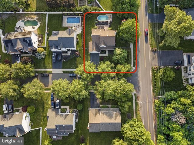 2 STONEHEDGE DR, East Windsor, NJ 08520