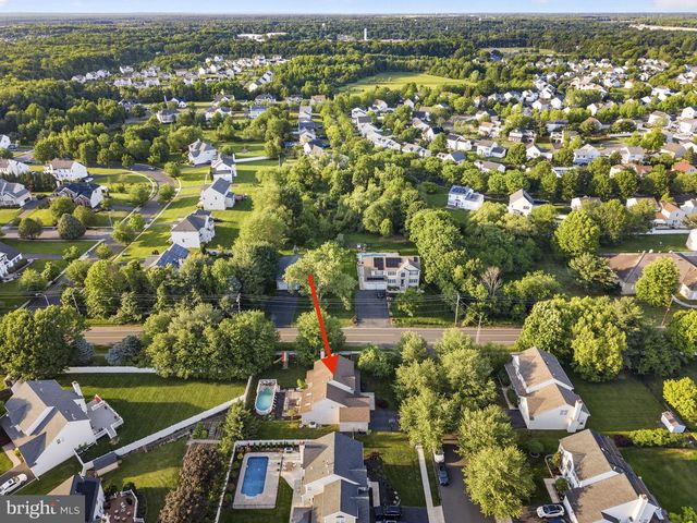 2 STONEHEDGE DR, East Windsor, NJ 08520