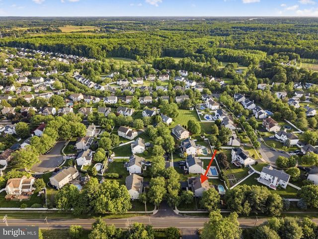 2 STONEHEDGE DR, East Windsor, NJ 08520