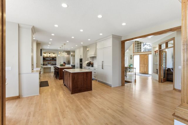 2 Bent Tree Lane, North Oaks, MN 55127