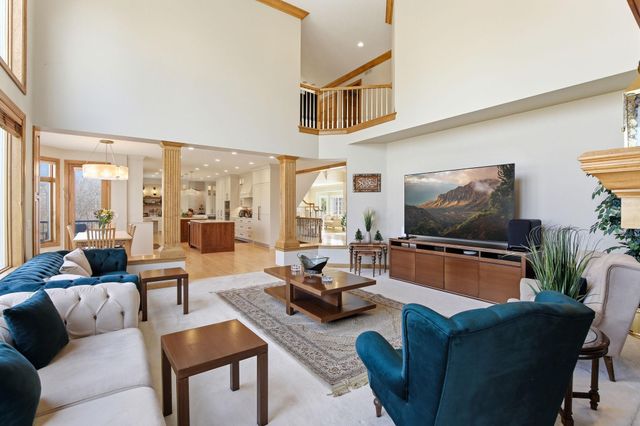 2 Bent Tree Lane, North Oaks, MN 55127