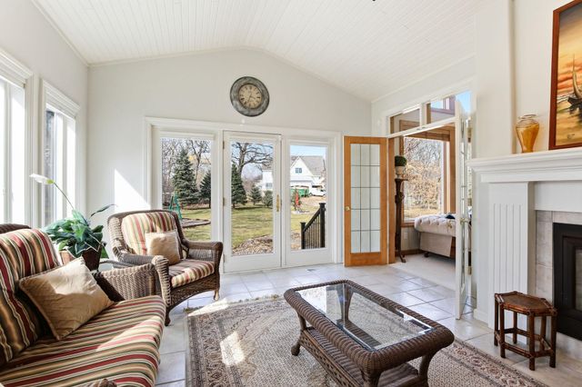 2 Bent Tree Lane, North Oaks, MN 55127