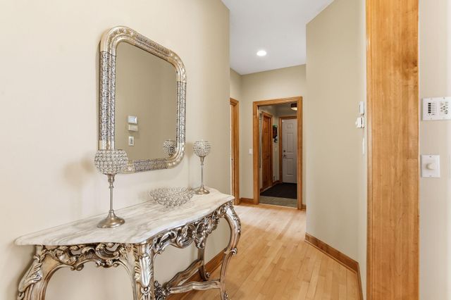 2 Bent Tree Lane, North Oaks, MN 55127