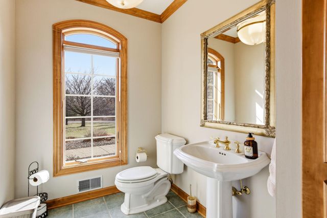 2 Bent Tree Lane, North Oaks, MN 55127