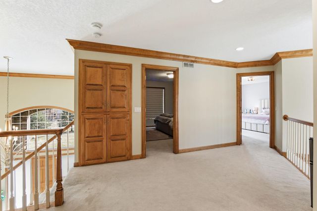 2 Bent Tree Lane, North Oaks, MN 55127
