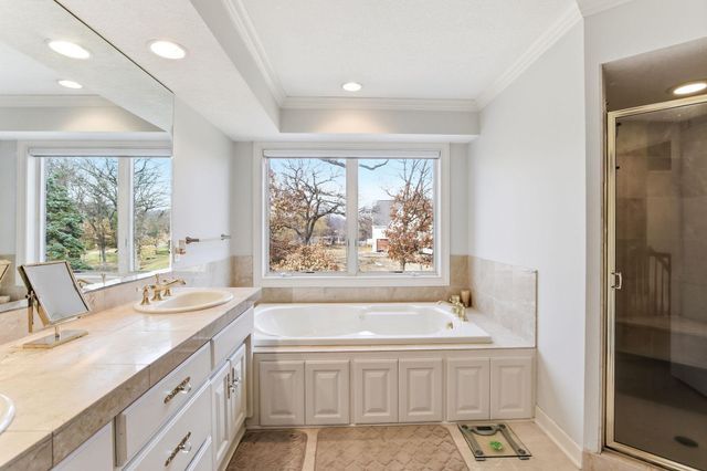 2 Bent Tree Lane, North Oaks, MN 55127