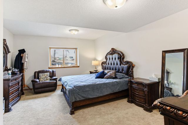 2 Bent Tree Lane, North Oaks, MN 55127