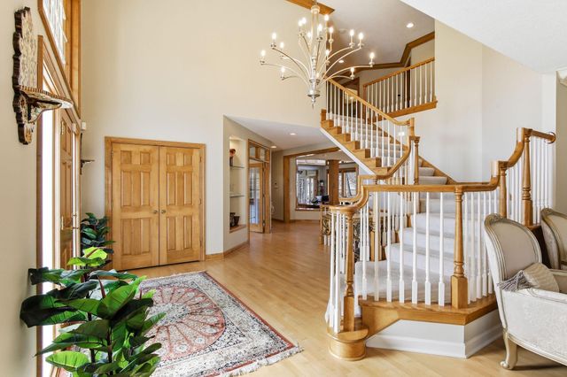 2 Bent Tree Lane, North Oaks, MN 55127