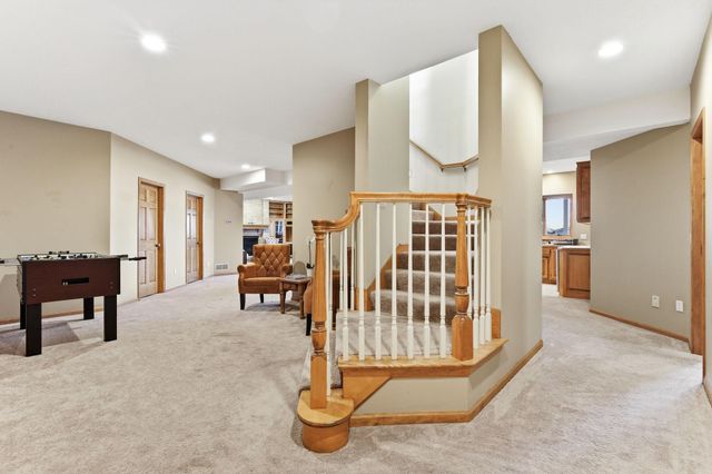 2 Bent Tree Lane, North Oaks, MN 55127