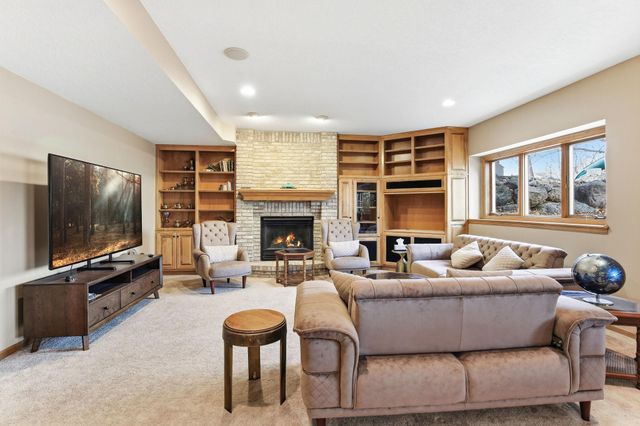 2 Bent Tree Lane, North Oaks, MN 55127